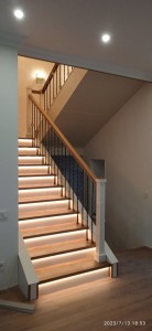 Деревянная лестница с подсветкой - монтаж